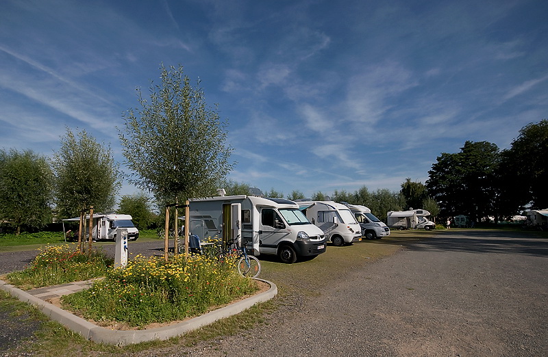 Geldern Straßenmaler D35_9651 als Smart-Objekt-1 Kopie.jpg - In Geldern am Stellplatz Holländersee bei strahlendem Sonnenschein angekommen.